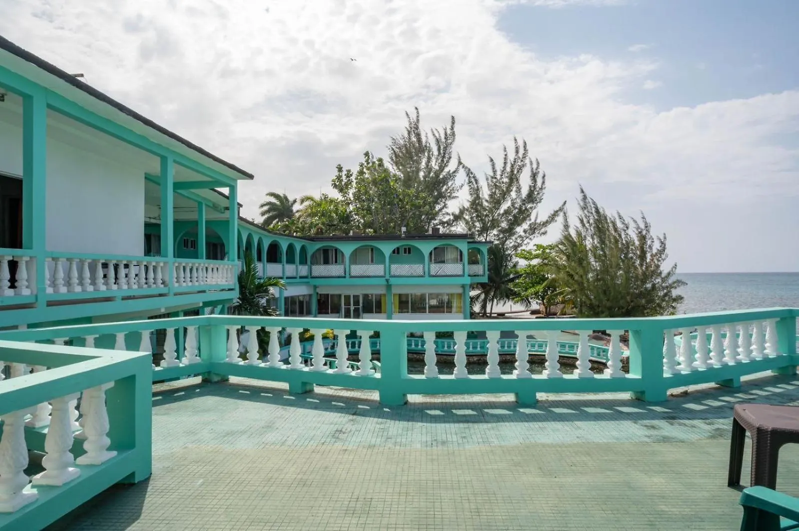 Ocean Front Triple Room At Sahara Hotel Montego Bay 0*,  Jamaica